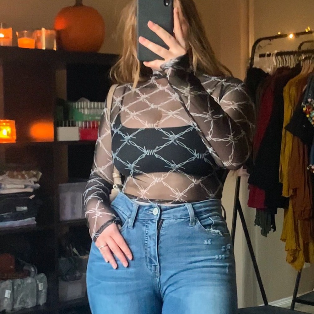 Jane ♡ Spring \ Summer Barbed Wire Pattern Mesh Top
